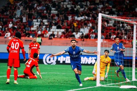 这一晚他即是申花的C罗！属于路易斯的神奇夜晚