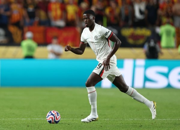 电讯报：蓝军买萨尔再出租原因有二：让球员踢世俱杯&扬弃价钱