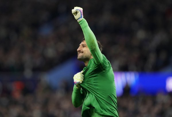 要换门将？太空：曼联挑升多纳鲁马，奥纳纳的异日变得不笃定