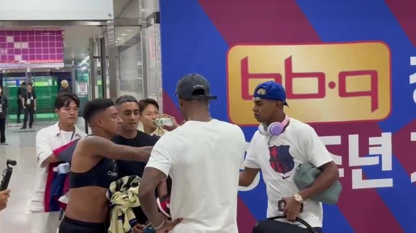 惺惺惜惺惺！林加德和亚马尔两东说念主赛后相互致意并交换球衣