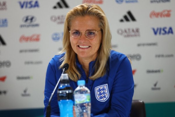 魏格曼率领荷兰女足&英格兰女足连夺三届欧洲杯，历史第二东说念主