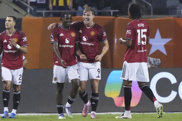 天外：莱比锡对霍伊伦感好奇景仰，但球员思留在曼联竞争位置