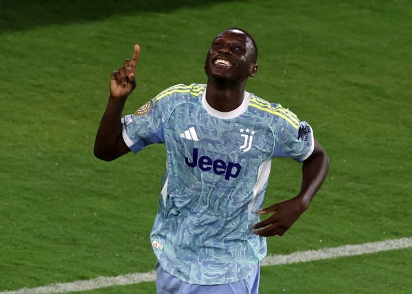 罗体：尤文坚捏先租后买穆阿尼 曼联热刺加入竞争&巴黎念念尽快出售