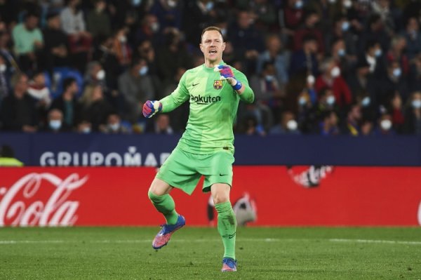 记者：特狮作念手术系数这个词历程与巴萨无任何干系，这是一场公开的抗争