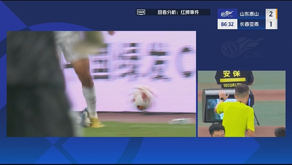 VAR改判直红！高准翼亮鞋底铲到玄智健脚踝，被红牌罚下