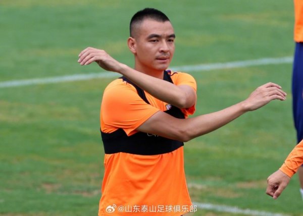 8月8日下昼，山东泰山队进行了与长春亚泰队的赛前官方测验