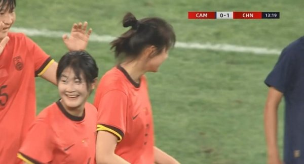 头球双响！卢家玉头球破门连场双响，U20女足2-0柬埔寨女足