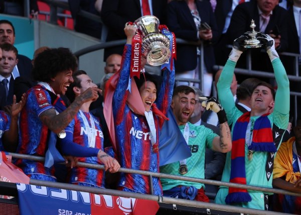 水晶宫修起被劫掠欧联杯阅历：体育竞技精神沦为虚无，太装假了