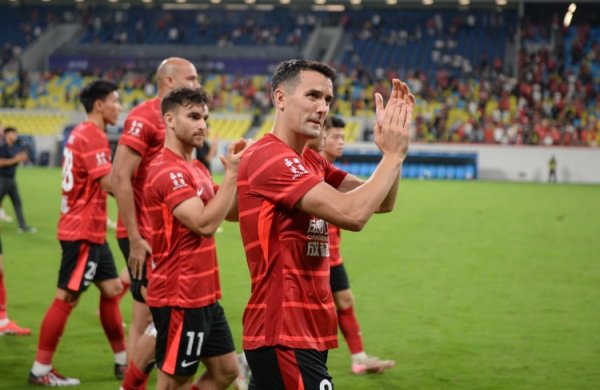 媒体东说念主点评蓉城半场施展：不求浅近拿下&晋级即可，要防敌手反击