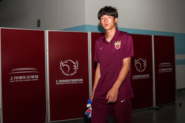 上海海港B队主力门将李智良初次在盐城队客场比赛出场