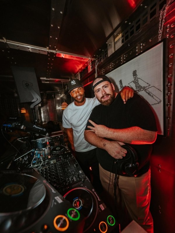 太阳报：曼城名宿莱斯科特成为别称DJ，将在雷丁音乐节上献技