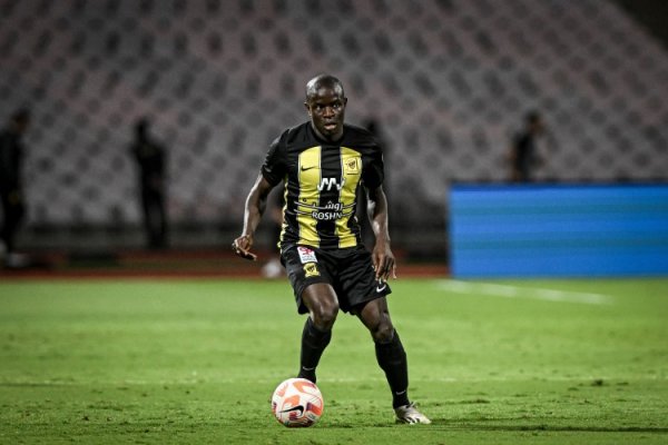 年薪2500万欧&协议到明夏！牙东谈主：吉达荟萃还没决定与坎特续约