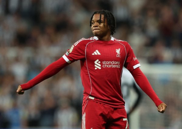 罗马诺：利物浦已准备为16岁恩古莫哈提供新约，玩赏其格调和潜能