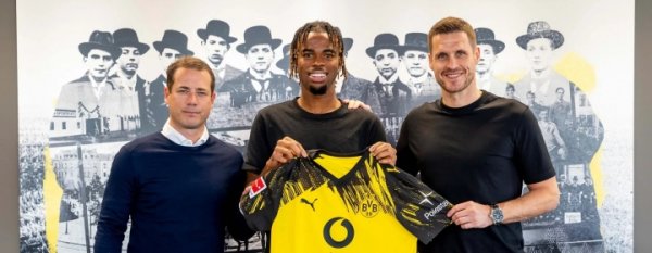 官方：多特签下切尔西中场丘库埃梅卡，转会费2000万镑+400万浮动