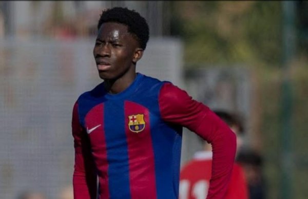 每体：15岁的埃布里马被视为继亚马而后巴萨青训发掘的又一瑰宝
