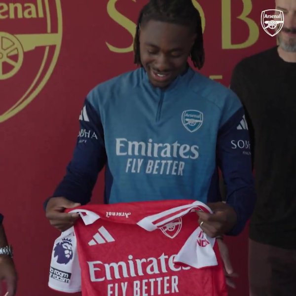 什么叫梦思成真😭埃泽签约现场：无法形色当今感受，这是果然！