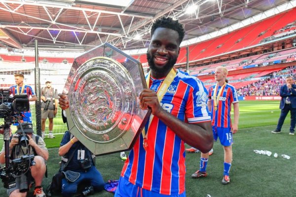 记者：朗斯将500万欧+奖金签下水晶宫时尚爱德华，签约3年