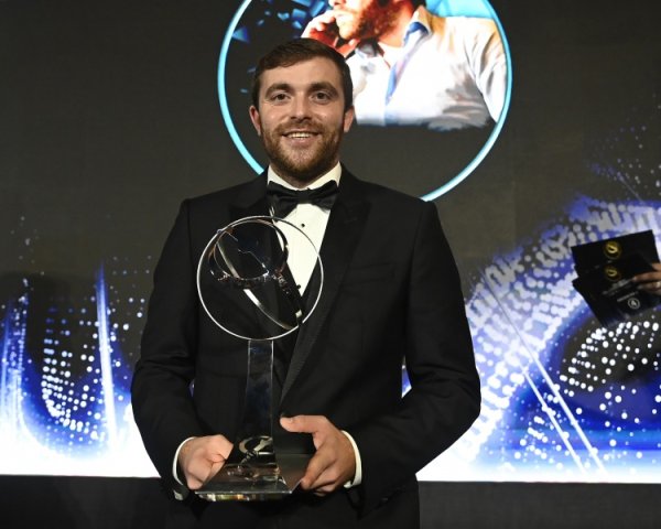 巨擘！罗马诺复兴球迷：之前报多纳鲁马你们齐不信，当今又说爱我