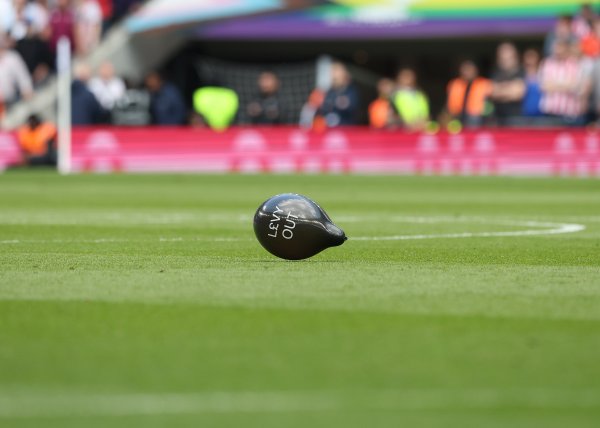 热刺球迷运筹帷幄抗议，条款俱乐部加大引援力度