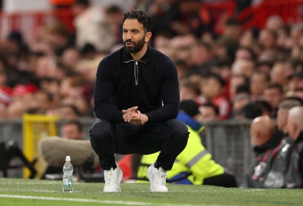 邮报：阿莫林条目球员过生辰发表话语，旨在增强凝合力