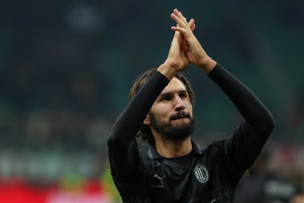 法媒：米兰中场阿德利转会利雅得后生东谈主达契约，年薪700万欧签3年