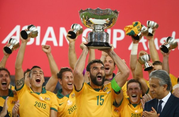 记者：前澳大利亚功勋国脚耶迪纳克奴才澳波加入丛林锻练组