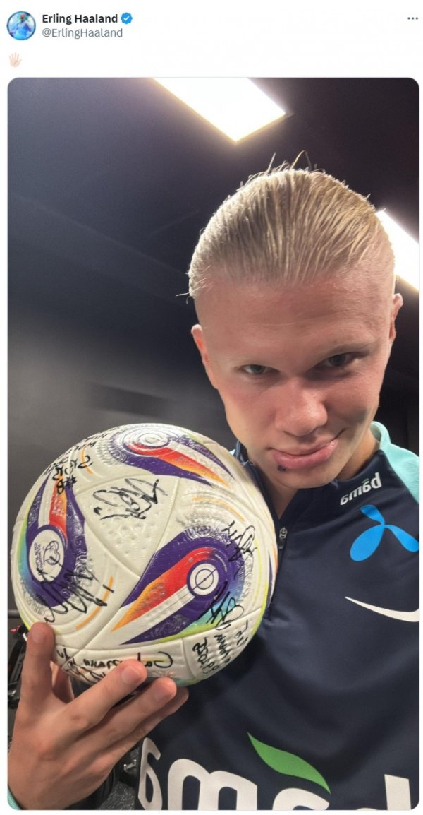 打进5球！哈兰德社媒晒比赛用球，败露邪魅笑颜🖐🏻
