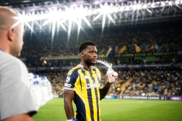 记者：杜兰为了加速伤病归附赶赴巴塞罗那，遴选顶级大师的查验