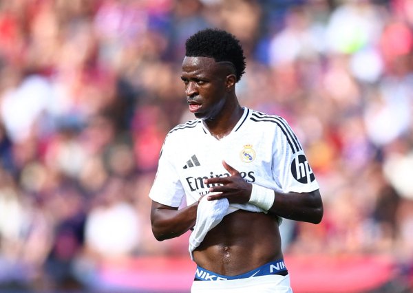 每体：阿隆索让维尼修斯每场至少跑1万米，球员对新变装感到困惑