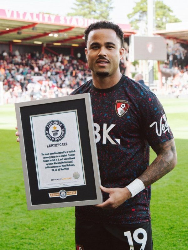 英超点球戴帽！小克鲁伊维特获吉尼斯寰球记载文凭