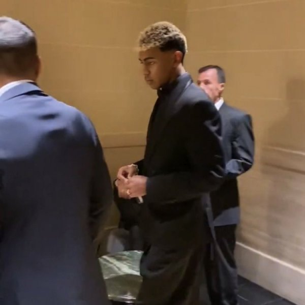 世体：巴萨代表团和亚马尔身边东谈主越来越乐不雅，以为他会获取金球奖