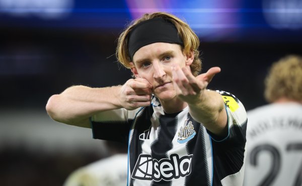 邮报：戈登拒却给沃尔特马德让点，称“伊萨克不在点球即是我的”