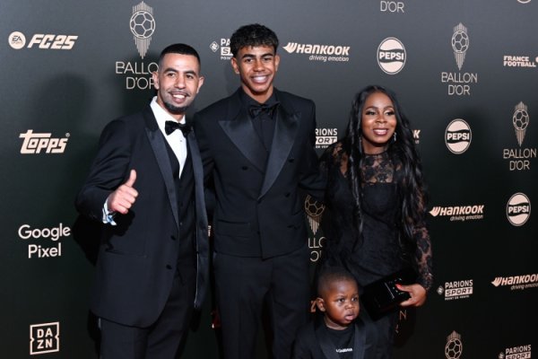 每体：亚马尔的母亲将四肢主嘉宾出席球迷圣诞派对晚宴