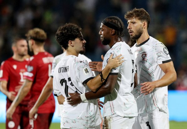 葡萄牙国度队官方：若昂-内维斯受伤，征召塔瓦雷斯入替