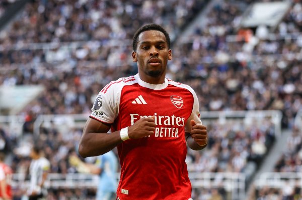 前裁判谈廷伯造点：肉体战役捏续到禁区内，上半身犯规更易被察觉