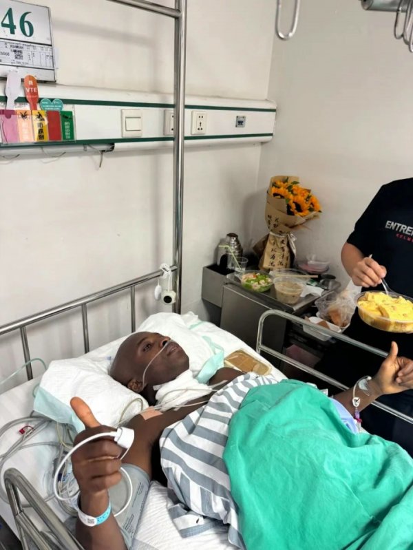 遭颈椎骨折！广西平果官方：阿萨莫阿手术凯旋完成，体格现象安谧