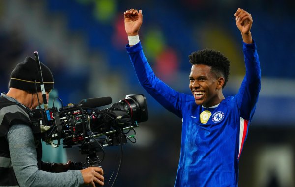 G-席尔瓦：埃斯特旺将来能成为顶级球员，不会拿他与梅西相比