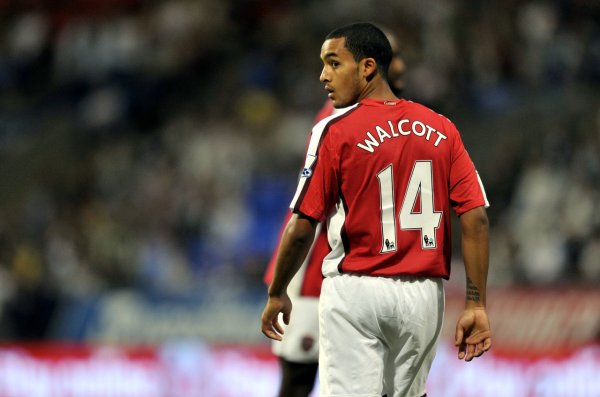 沃尔科特：赛前庆典时，英格兰队球员莫得作念好对板滞症球童的匡助