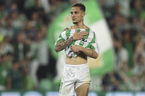 安东尼复兴被黄潜球迷扔瓶子：这种事情悉数弗成再发生了