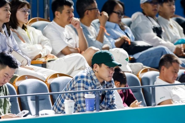 王大雷：陪家东谈主看宁波网球公开赛是远程体验 我的网球打不外男儿