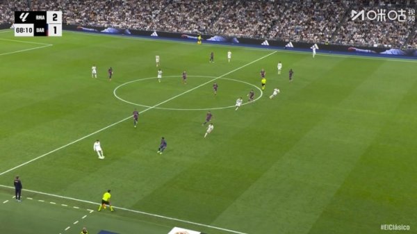 又越位了！迪亚斯助攻贝林厄姆破门，被吹罚越位在先