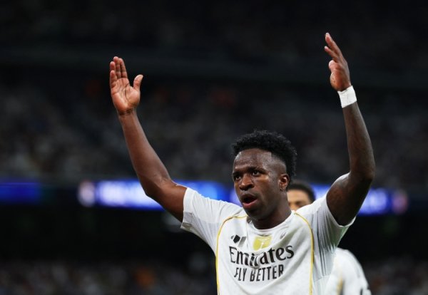 👀球迷热议维尼修斯说念歉未提阿隆索：对提醒的说念歉呢？请尊重他