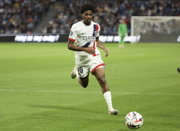 记者：姆巴耶已决定更换牙东谈主，将加入到姆巴佩的团队旗下