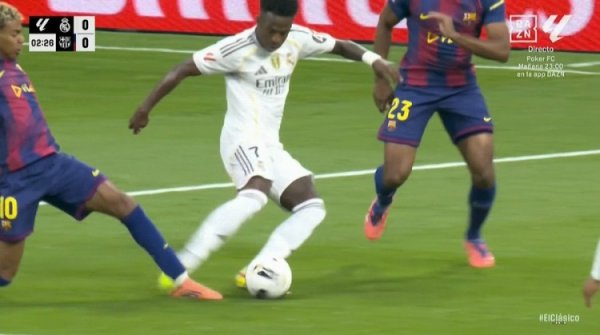 媒体号：国度德比中，当值裁判组对维尼修斯点球取消存在不同观念