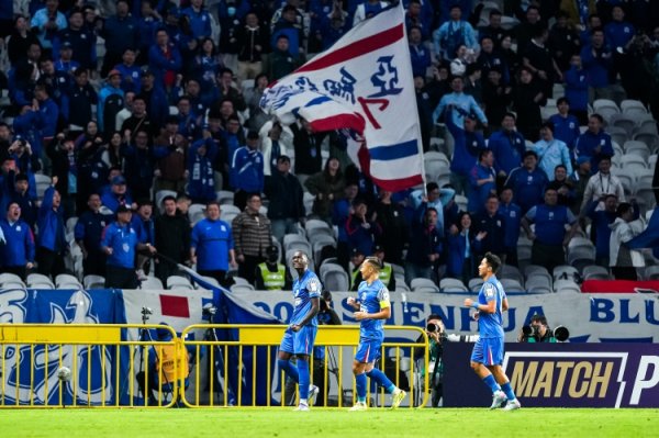 沪媒：申花争冠被迫根源不仅在于实力的隐微差距，更骄矜训戒短板