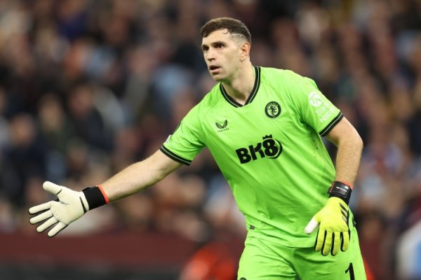 👀邮报：大马丁副队长职务被褫夺，这可能与转会曼联失败关连