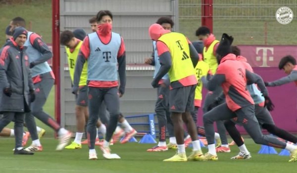 记者：乌尔比希可能首发，戴维斯、伊藤洋辉、迪亚斯均已参与合练