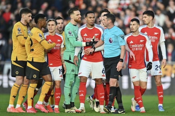 奥利弗英超共法则阿森纳62场：枪手31胜13平18负+获5点球109黄8红