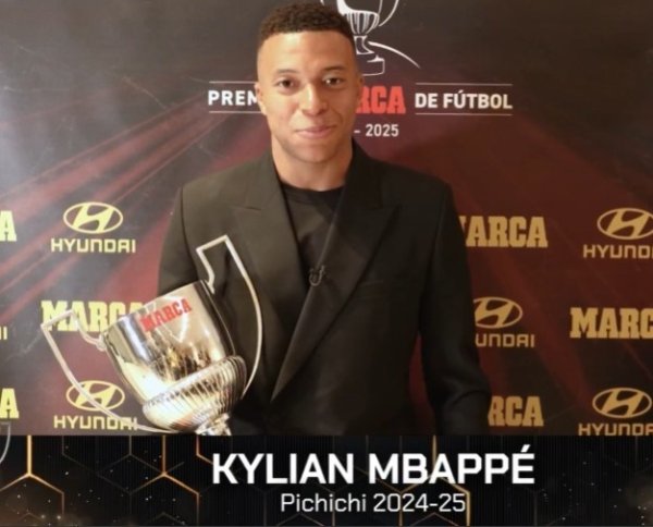 上赛季34轮31球3助！姆巴佩领取马卡报所设西甲金靴“皮奇奇”奖