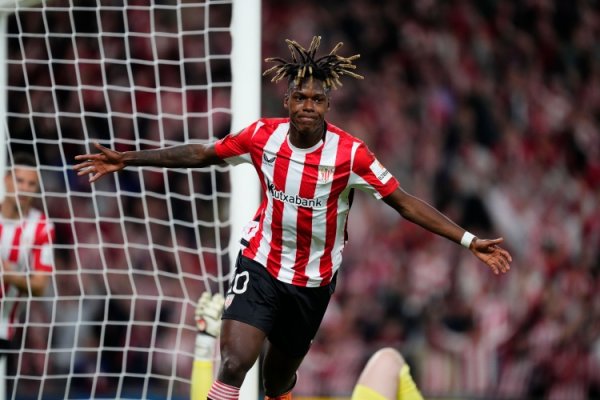 西甲官方：当尼科倒地时，巴萨南看台球迷皆声高喊“踩他，踩他”